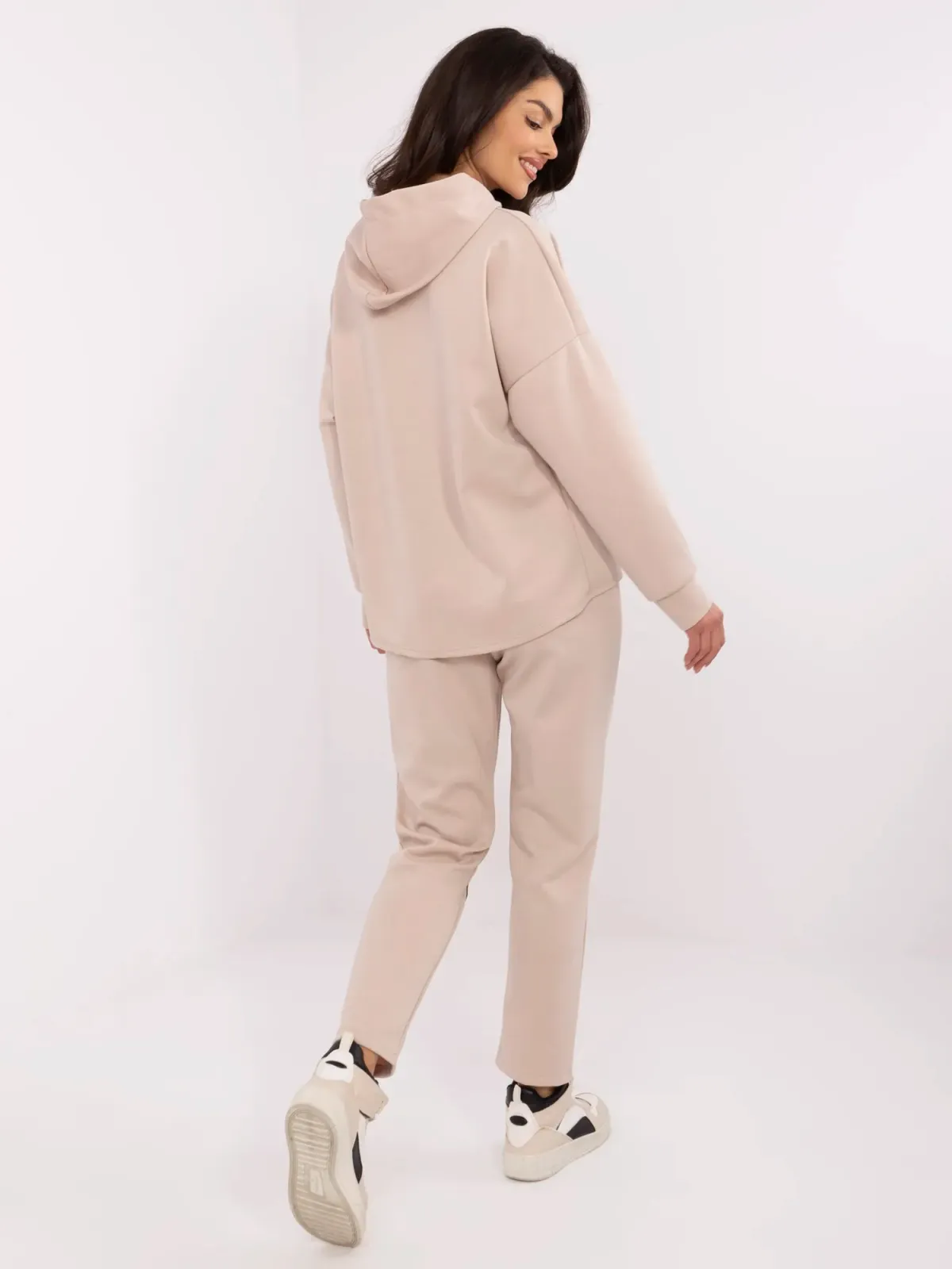 Komplet dresowy z bluzą i spodniami z sercami - zdjęcie 1