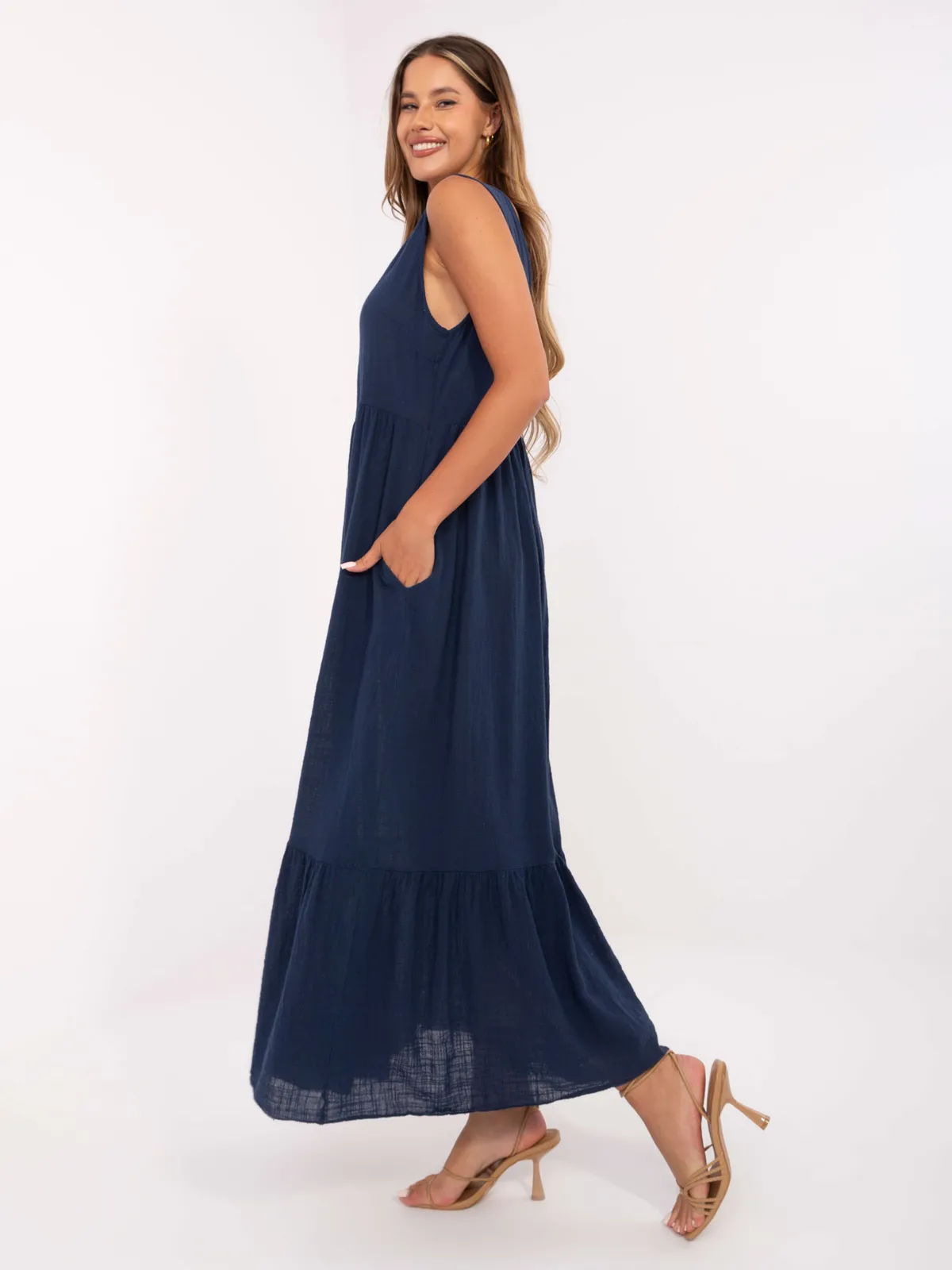 Sukienka maxi z dekoltem w serek - zdjęcie 1