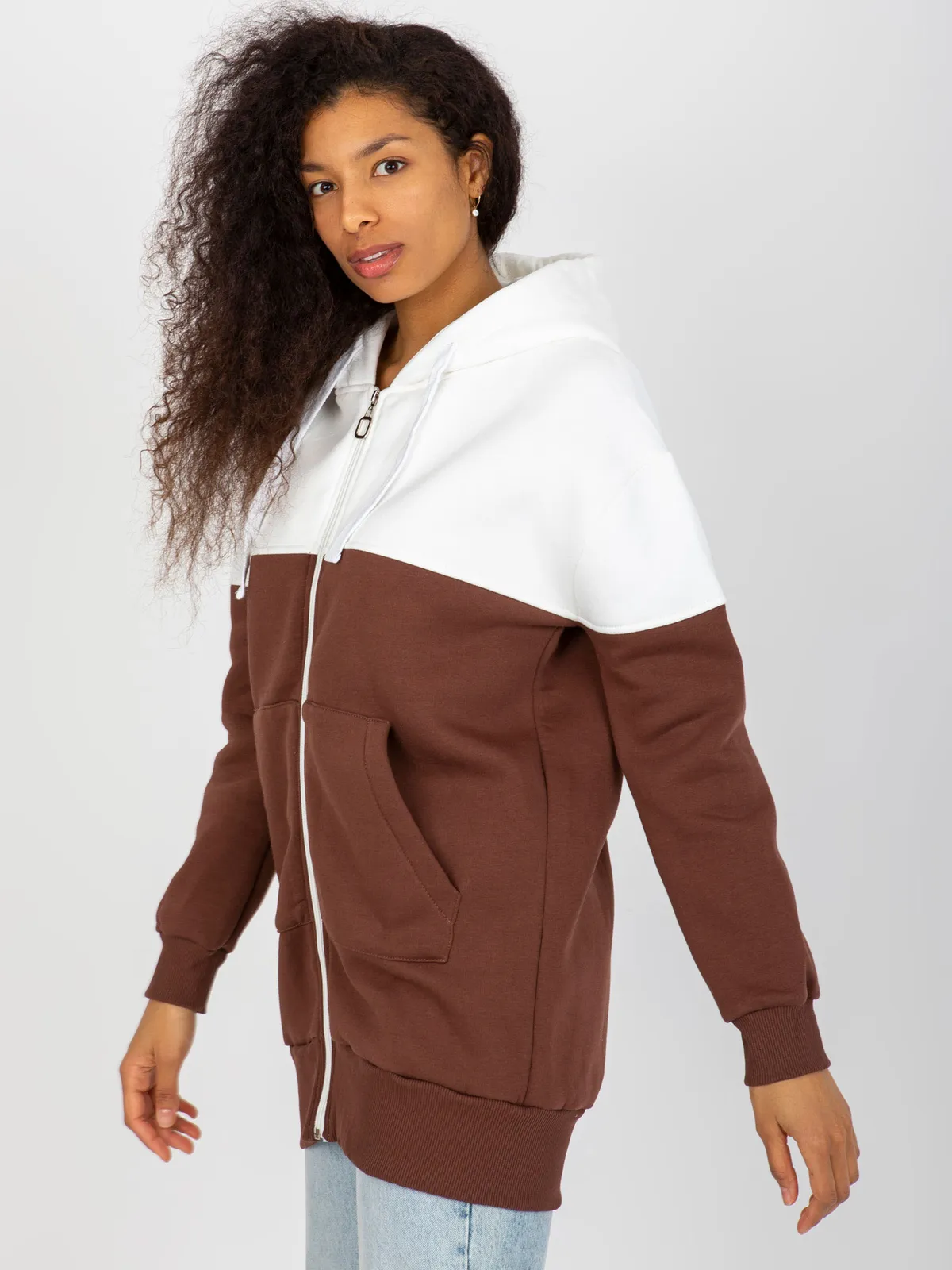 Ecru-beżowa dresowa długa bluza basic z kapturem - zdjęcie 2