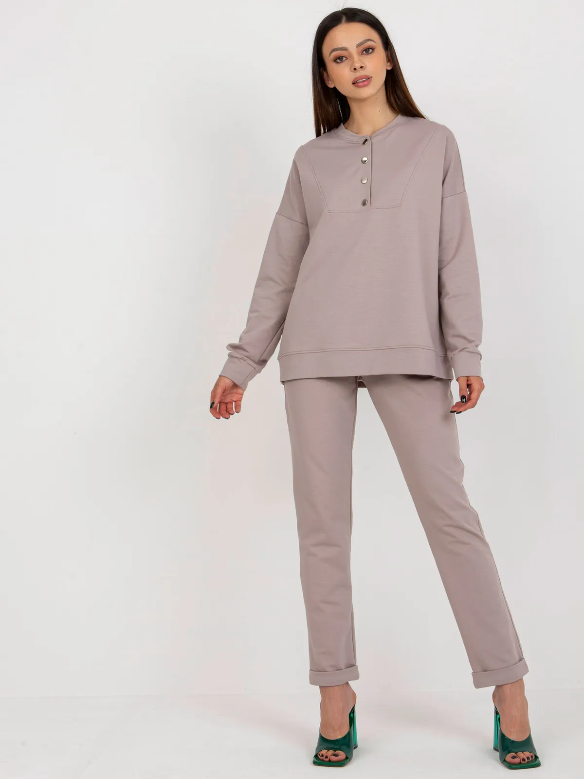 Camelowy komplet casualowy z bluzą - zdjęcie 2