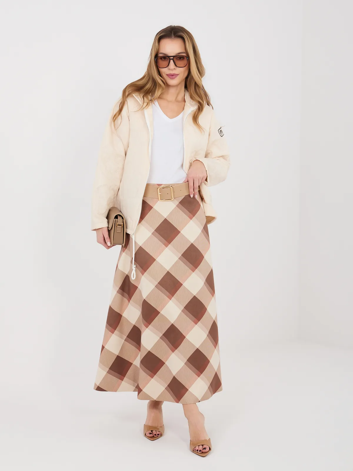 Pikowana kurtka z kapturem o krótkim kroju - zdjęcie 1