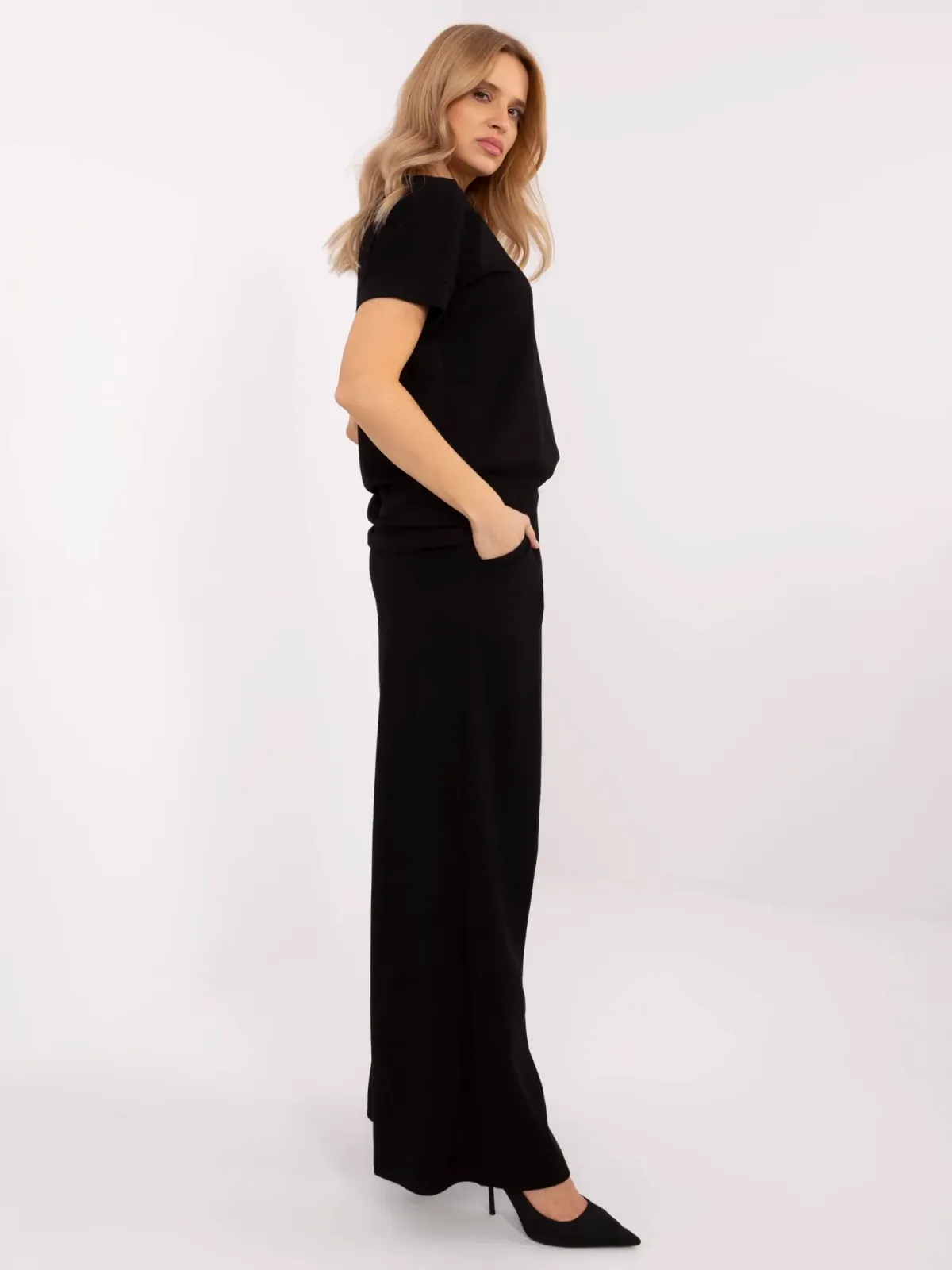 Szerokie spodnie z wysokim stanem i kieszeniami - zdjęcie 1