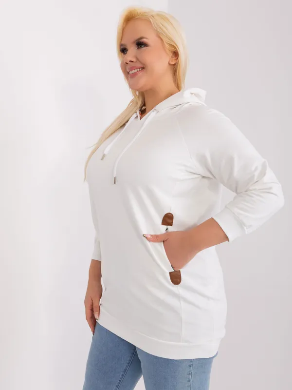 Casualowa bluza z kapturem i kieszeniami - widok 2