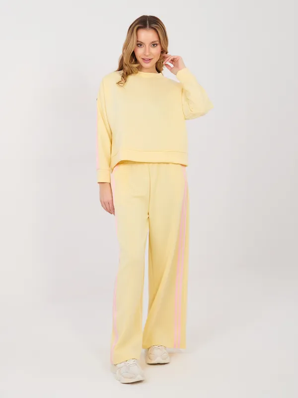 Luźne spodnie dresowe z lampasami w pasie typu high waist