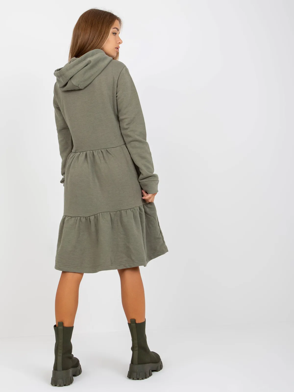 Khaki rozkloszowana sukienka dresowa z falbaną FRESH MADE - zdjęcie 3