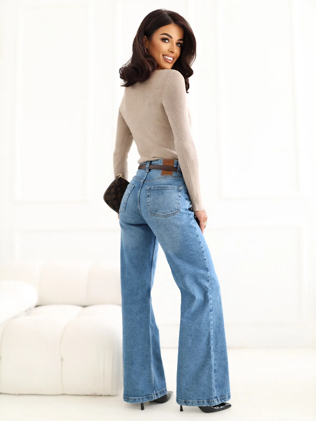 Spodnie jeansowe o kroju wide leg - zdjęcie 5