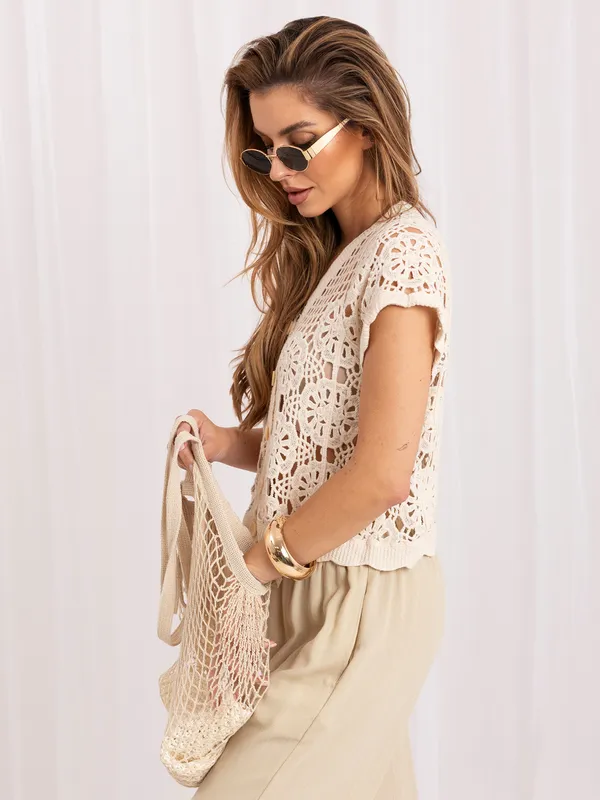 Krótki kardigan w stylu boho z ażurowym wzorem