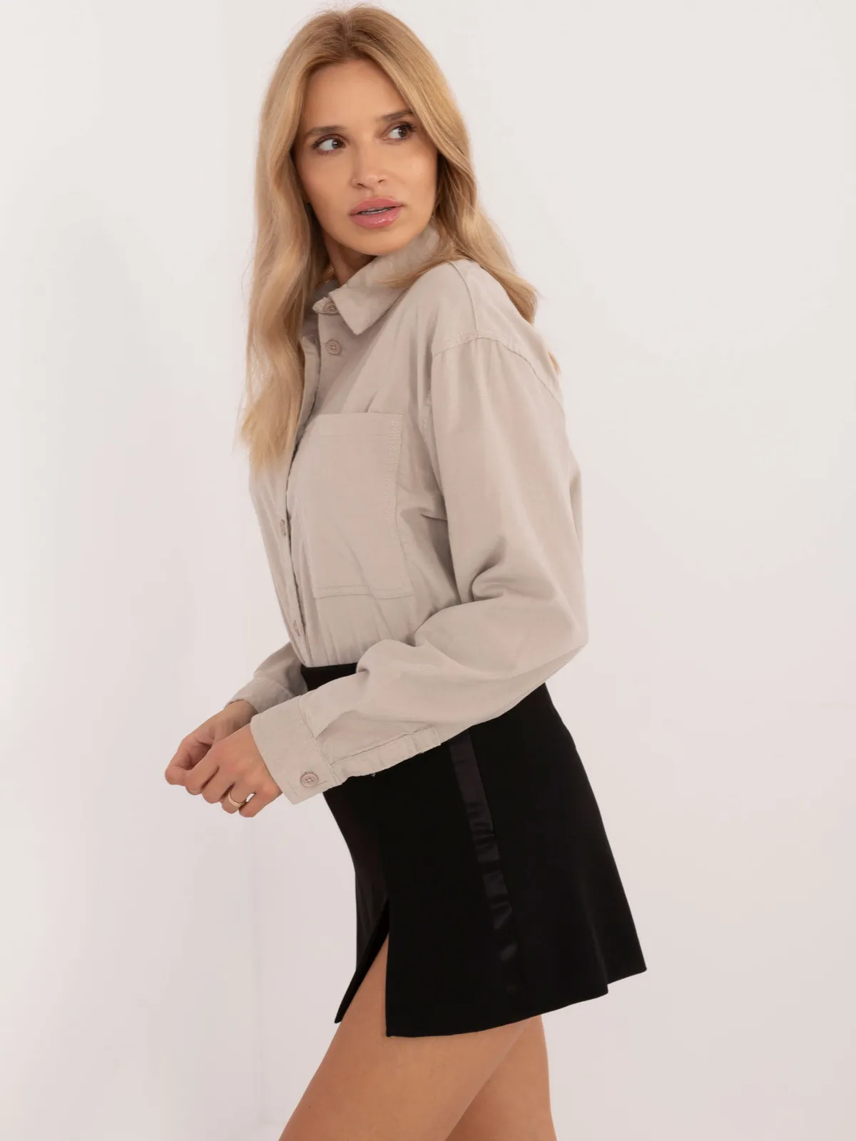 Koszula oversize z kieszenią na piersi - zdjęcie 4