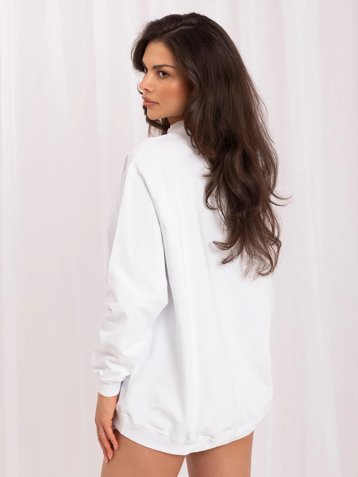 Biała bawełniana bluza basic - zdjęcie 5