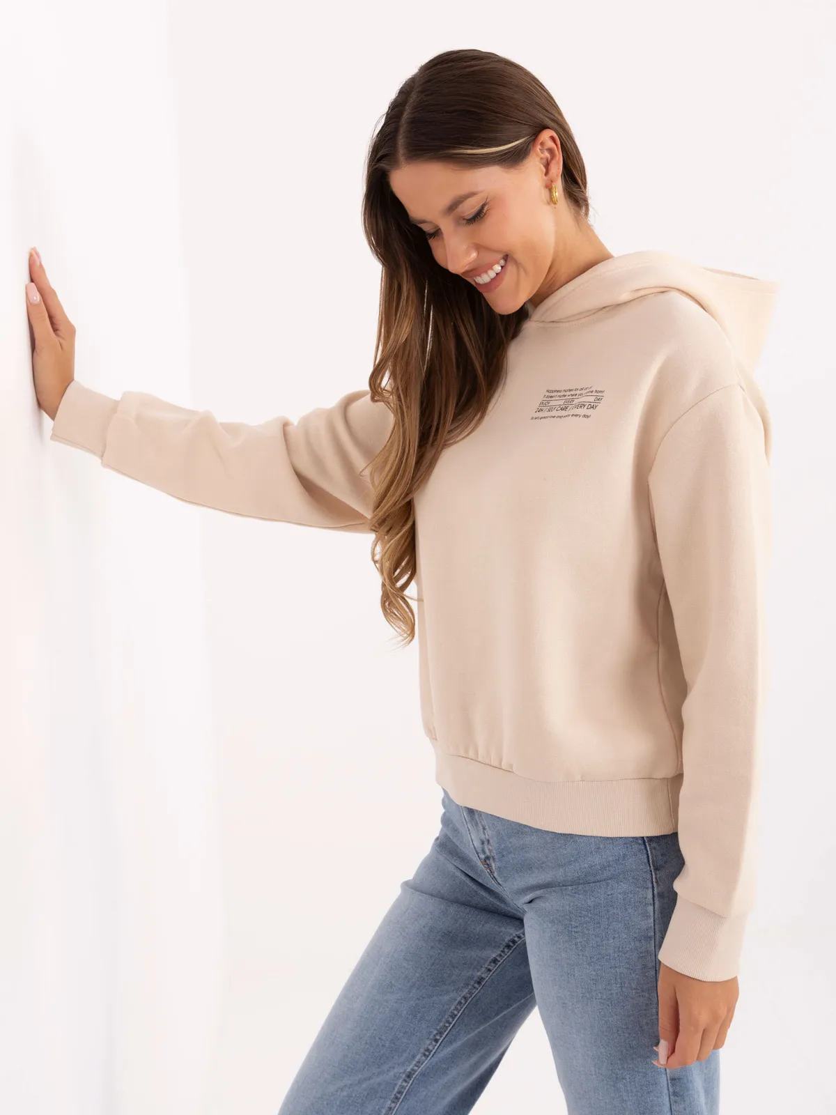 Casualowa bluza oversize z nadrukiem i kapturem - zdjęcie 4