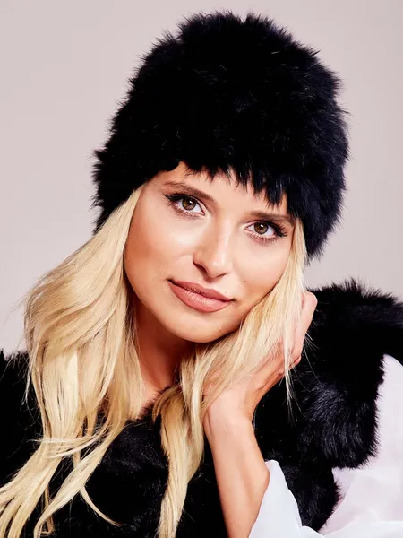 Czapka z futra ekologicznego czarna