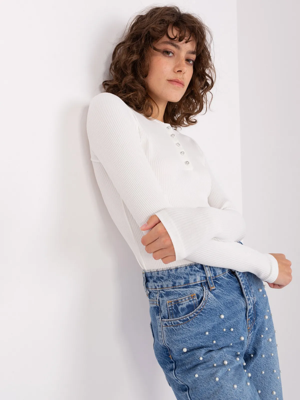 Ecru bluzka ozdobnymi guzikami BASIC FEEL GOOD - zdjęcie 4