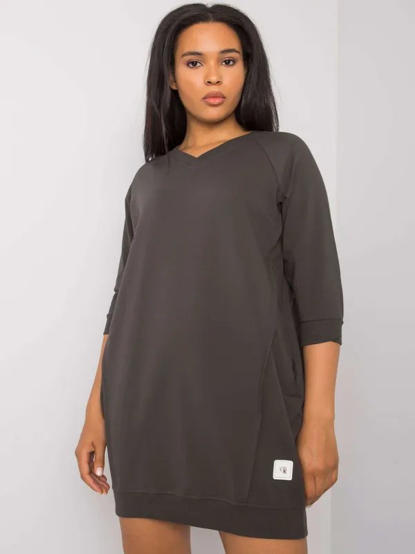 Ecru sukienka plus size z kieszeniami - widok 2