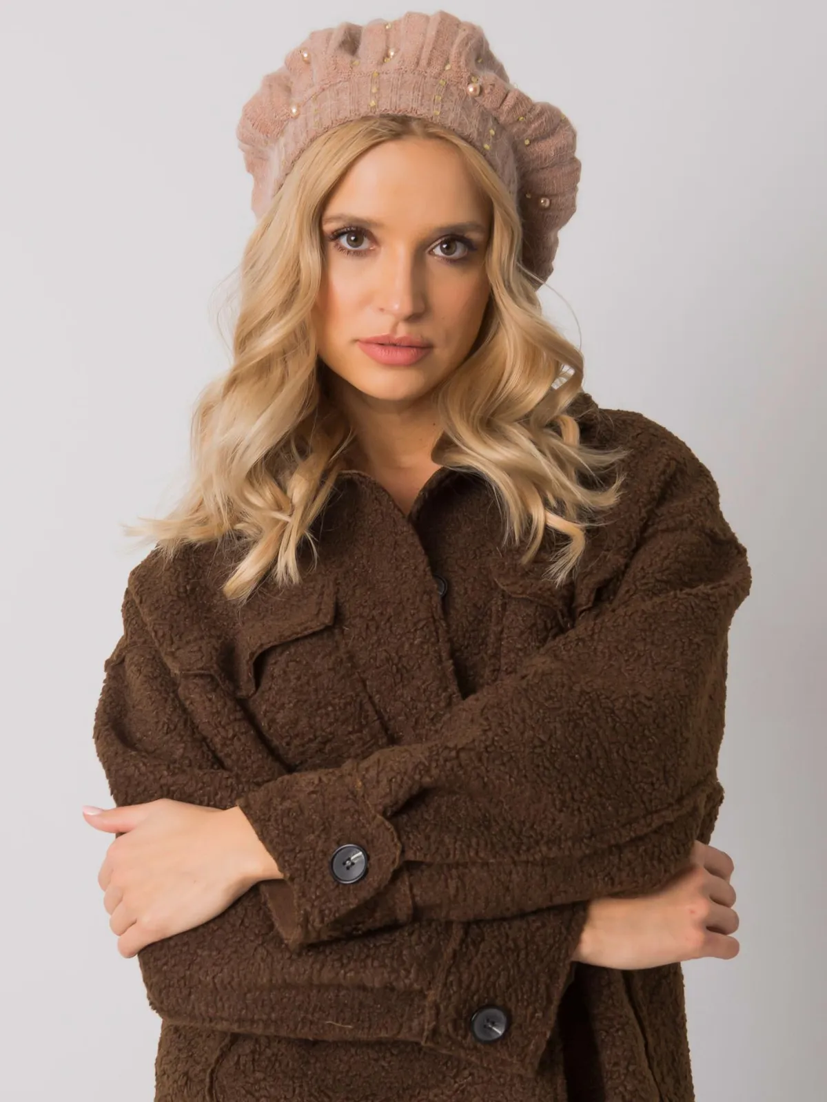 Beret z ozdobnymi perełkami w paryskim stylu - zdjęcie 1