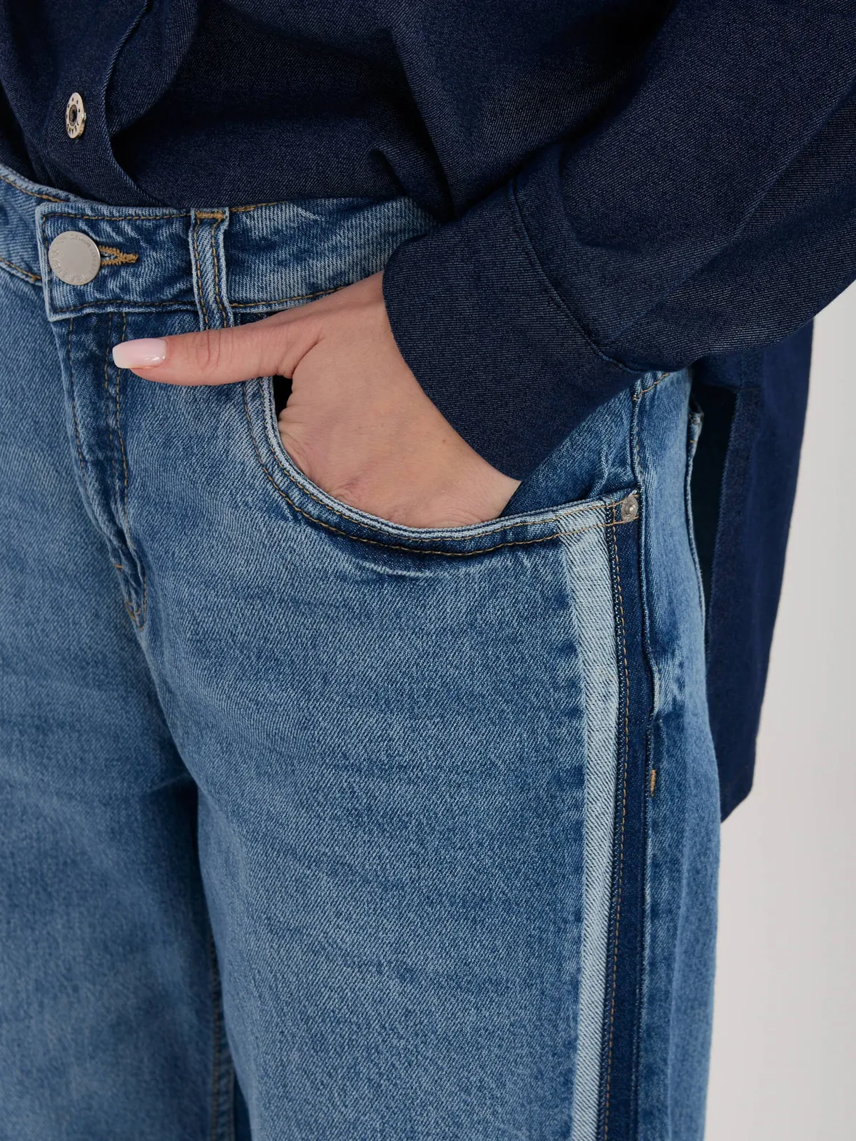 Szerokie spodnie z ozdobnym lampasem typu wide-leg - zdjęcie 4