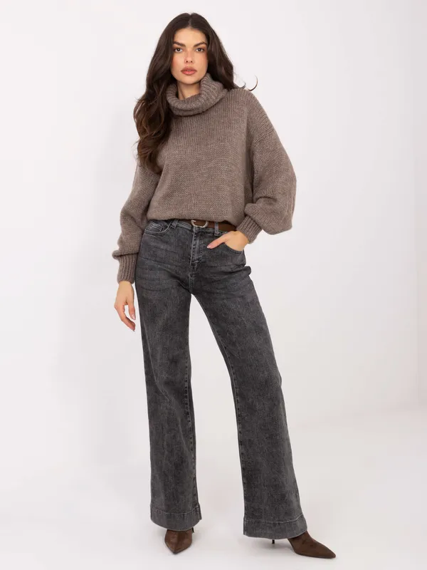 Oversize sweter z golfem o luźnym kroju - widok 2