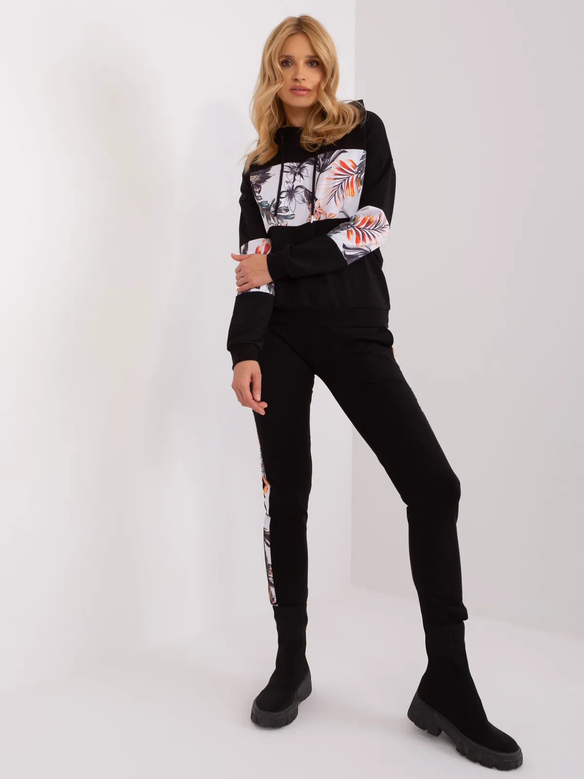 Casualowy komplet dresowy z bluzą i lampasami - zdjęcie 1