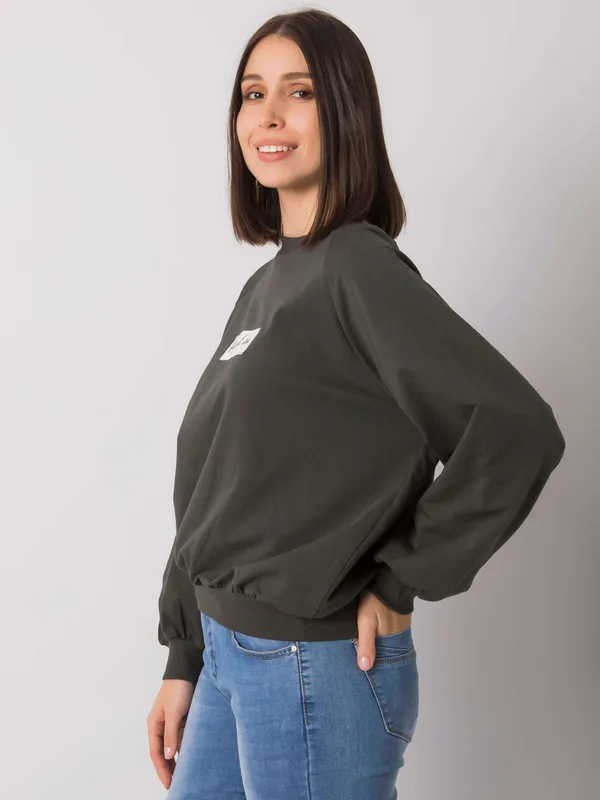 Casualowa bluza z napisem i obniżoną linią ramion - widok 2