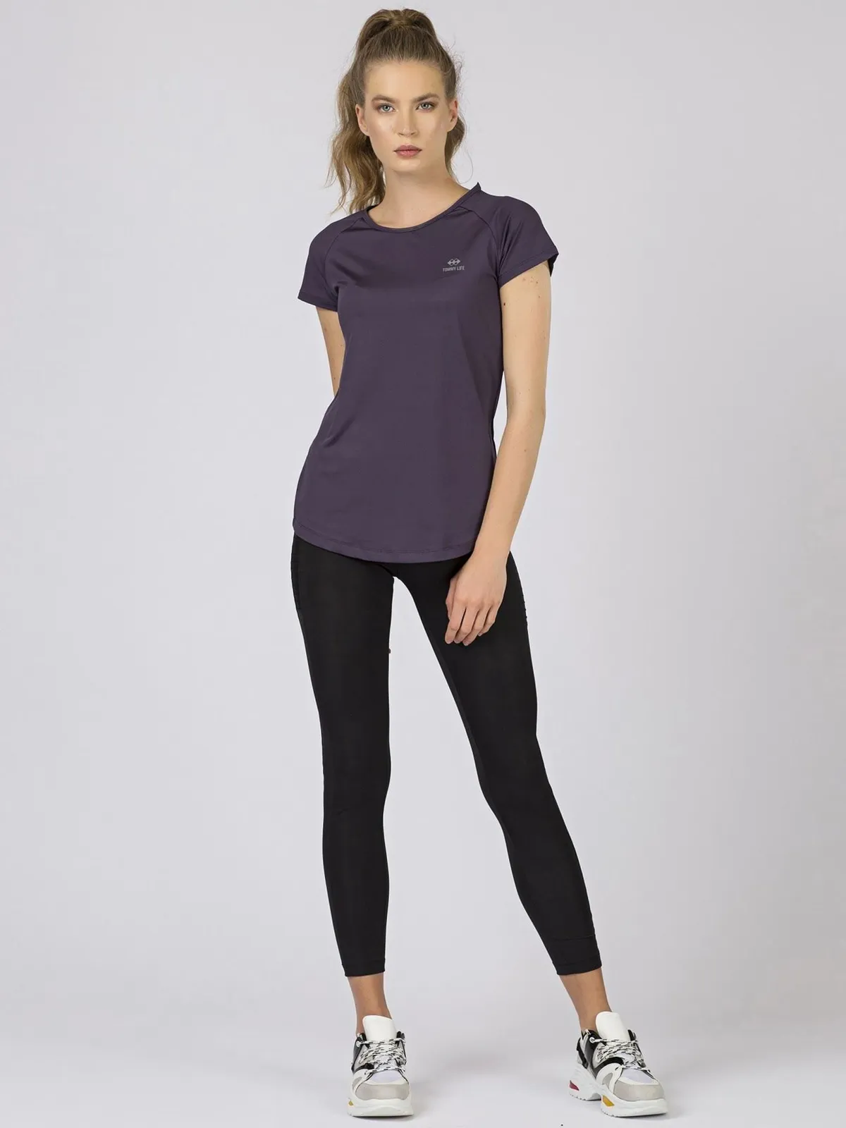 Damski sportowy t-shirt fioletowy TOMMY LIFE - zdjęcie 2