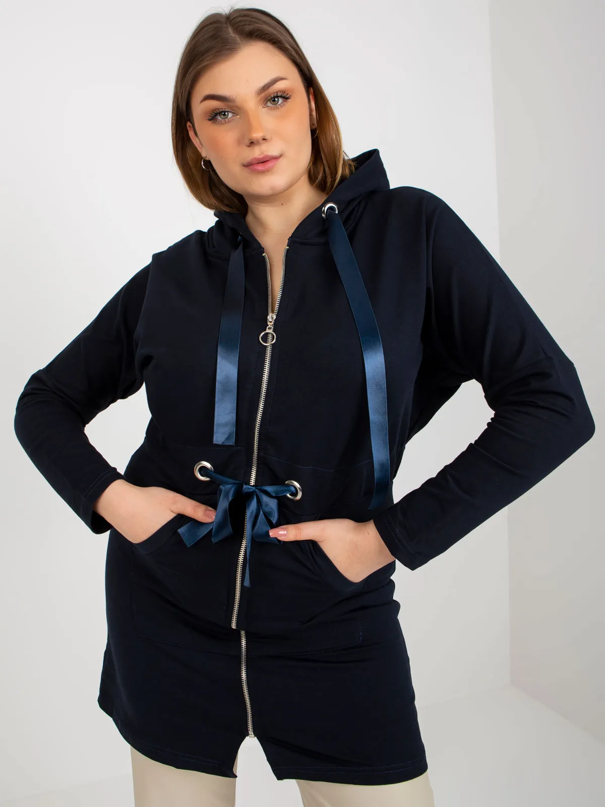 Jasnofioletowa rozpinana bluza plus size ze ściągaczem - zdjęcie 5