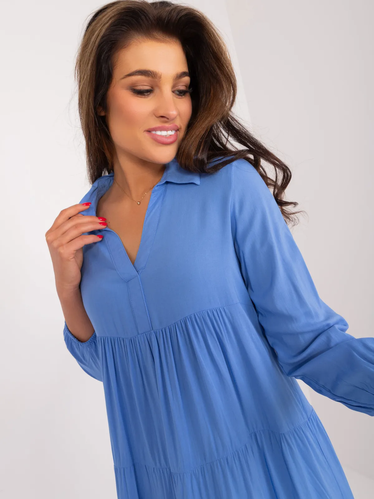 Sukienka koszulowa oversize z falbanami midi - zdjęcie 1