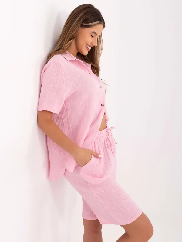 Wakacyjny komplet z koszulą i krótkimi spodenkami