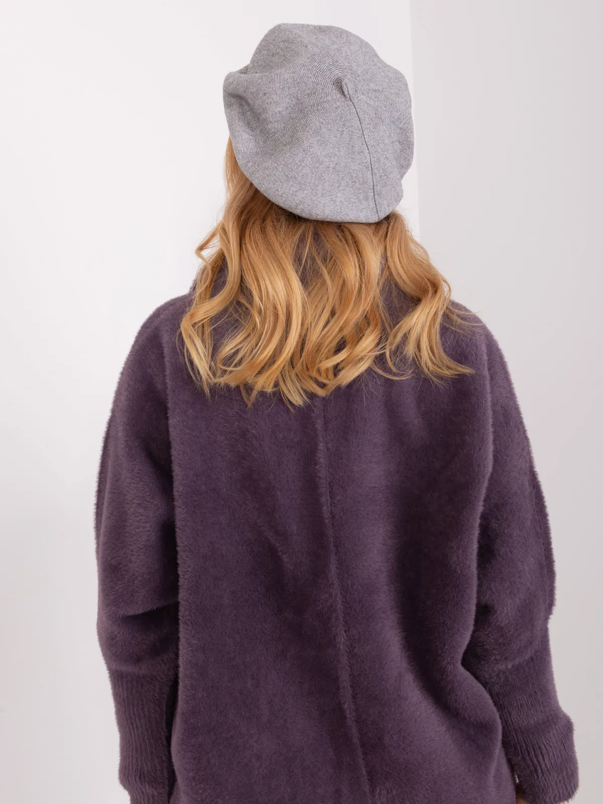 Morski beret damski z dzianiny - zdjęcie 4