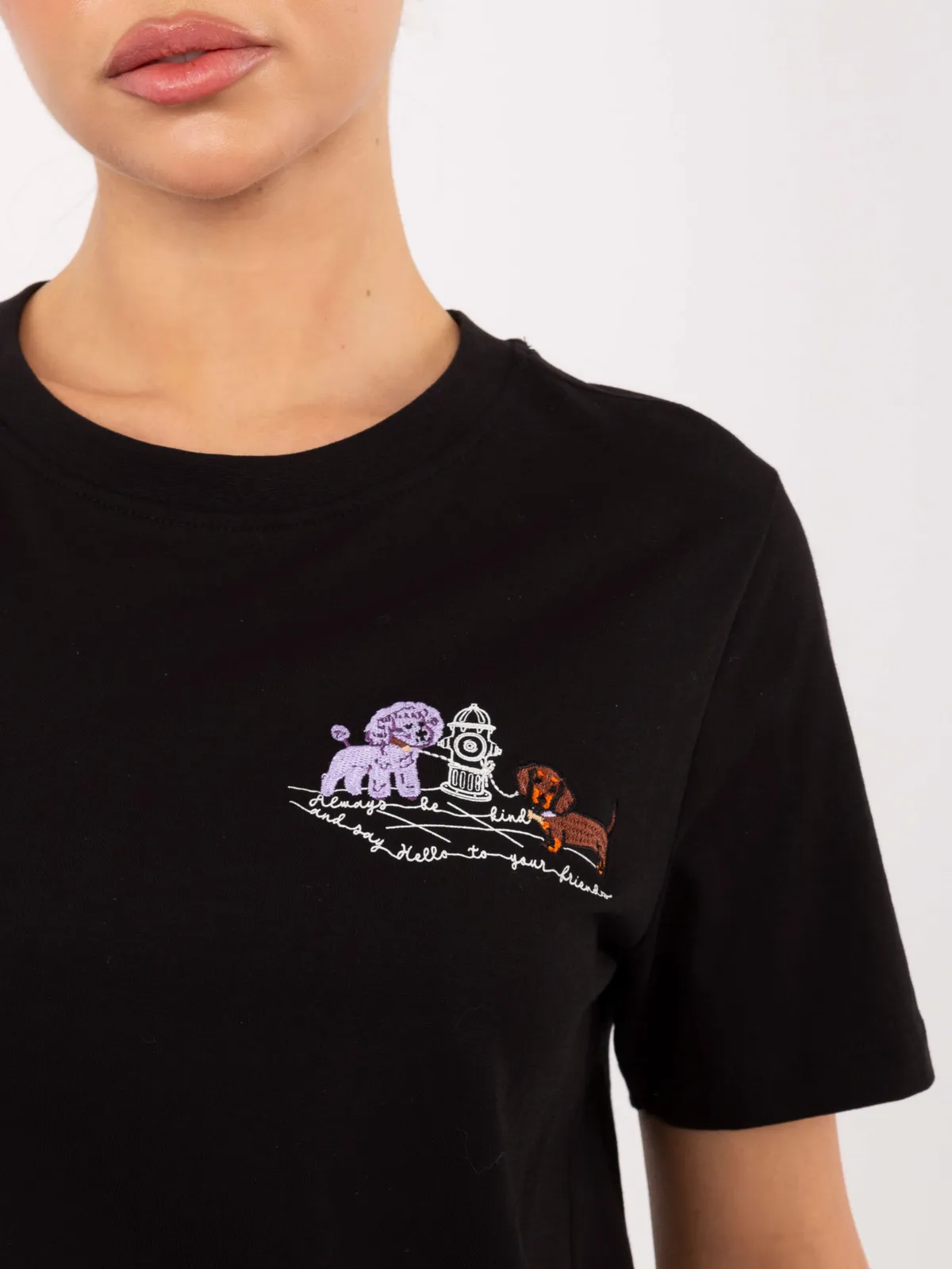 Casualowy T-shirt z haftowanym motywem zwierzęcym - zdjęcie 5