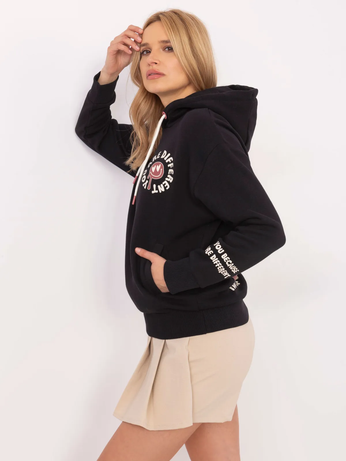 Casualowa bluza z kapturem i nadrukami oversize - zdjęcie 2