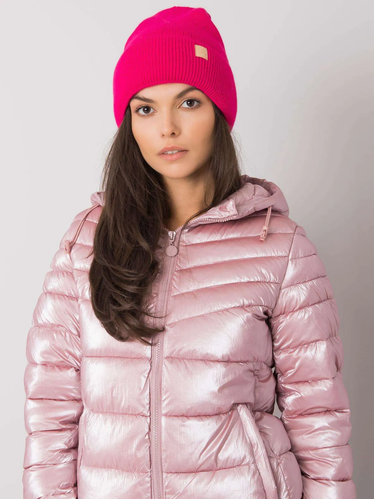 Różowa damska czapka beanie - zdjęcie 3