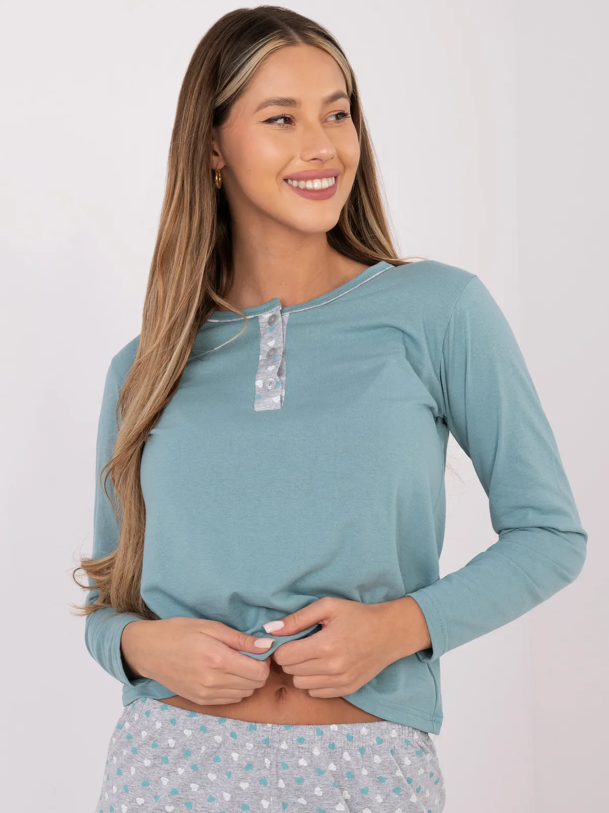 Wygodna bluzka z długim rękawem zapinana na guziki - zdjęcie 1