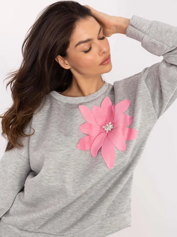 Bluza oversize z ozdobnym kwiatowym detalem - widok 2
