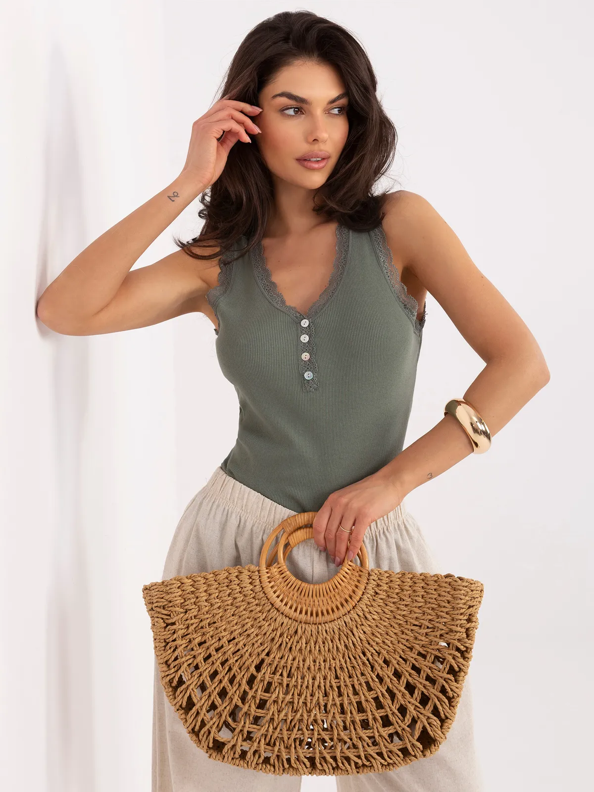 Damski top z koronkowym wykończeniem i guzikami - zdjęcie 1