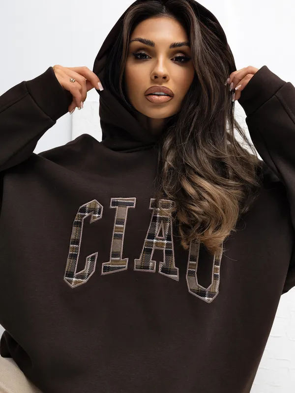 Oversize bluza z kapturem i nadrukiem typu varsity