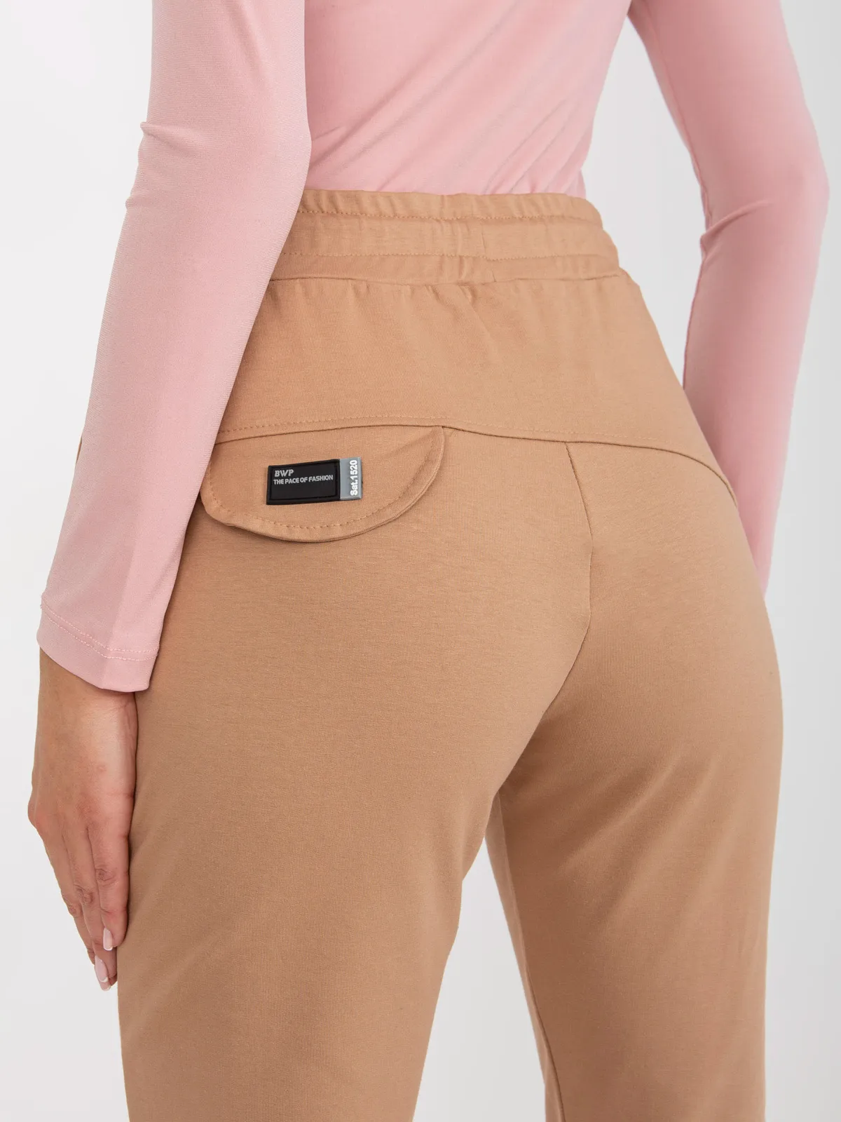 Khaki dresowe spodnie basic z wiązaniem - zdjęcie 1
