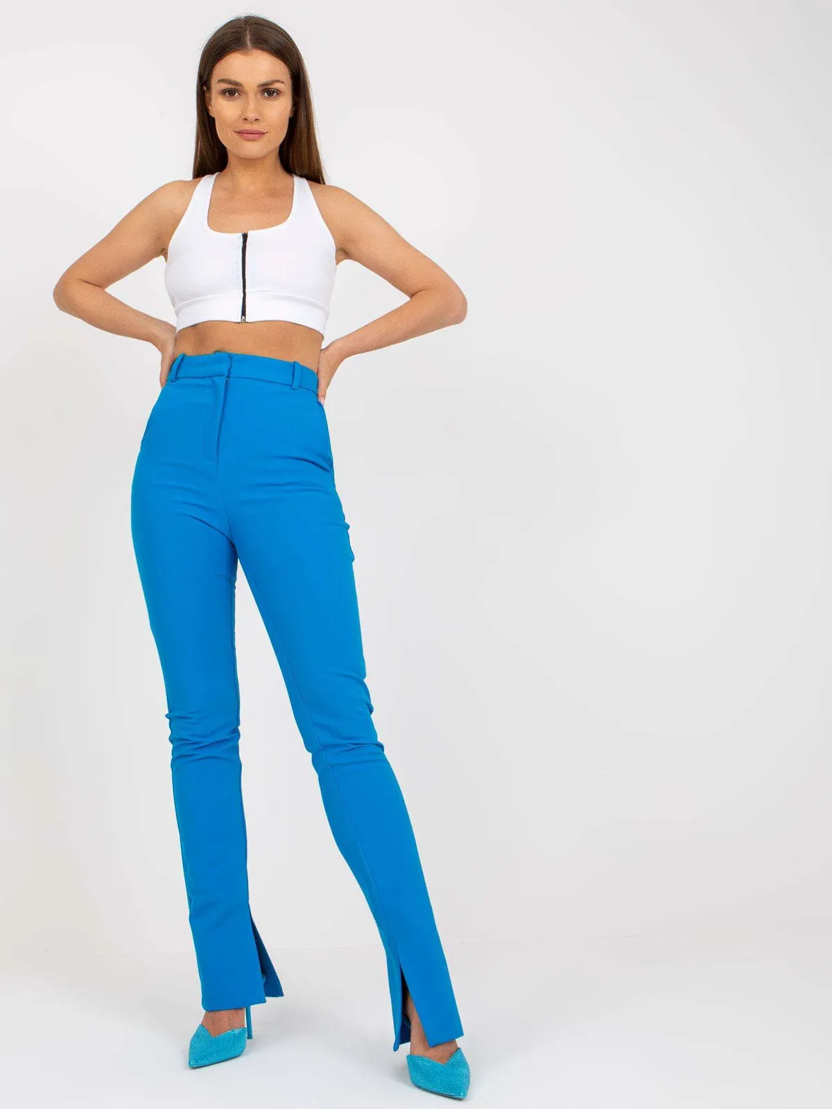 Dopasowane spodnie z wysokim stanem i rozcięciami - zdjęcie 1