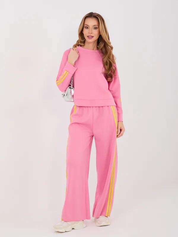 Luźne spodnie dresowe z lampasami w pasie typu high waist - widok 2