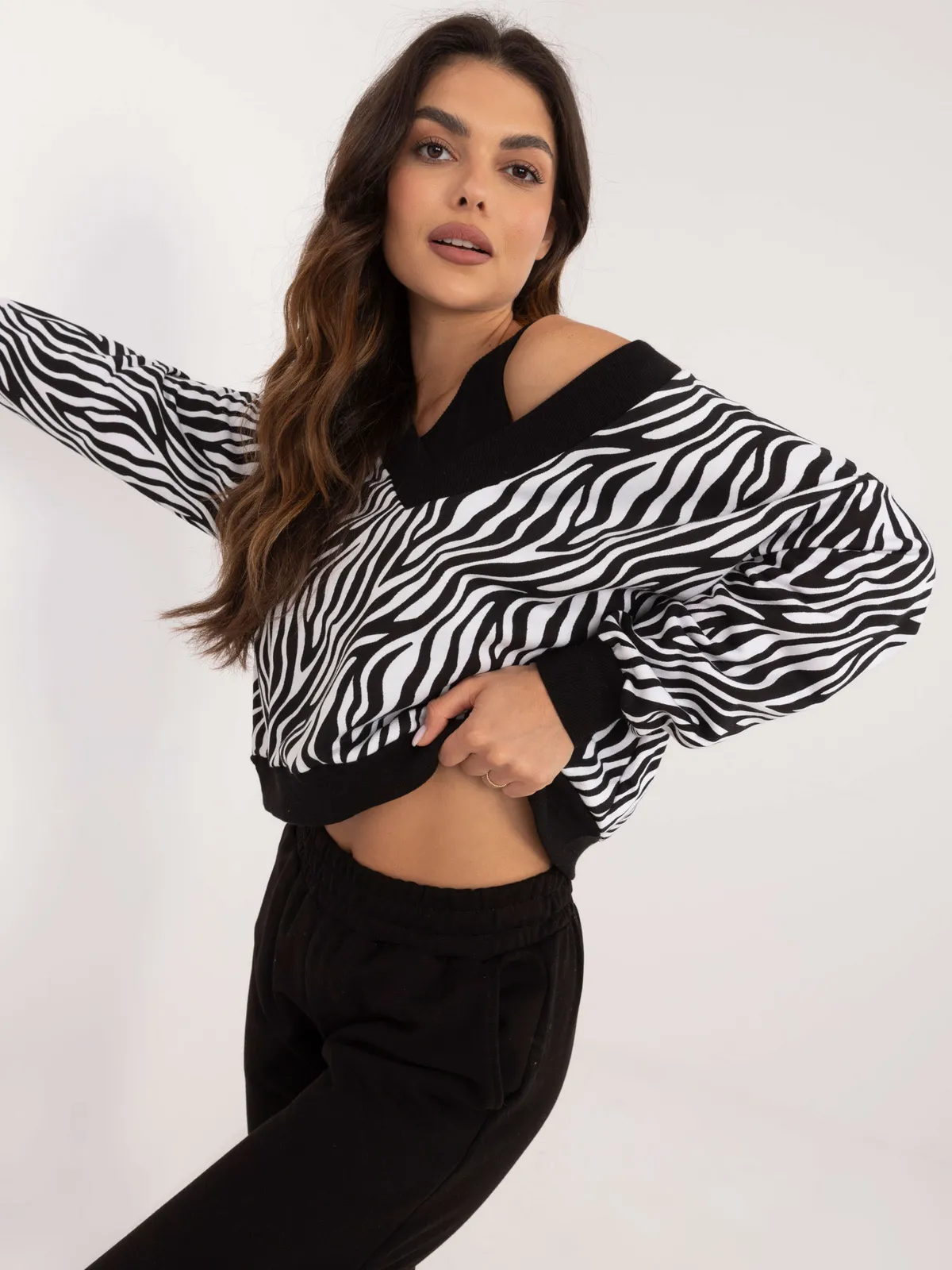 Trzyczęściowy komplet dresowy z bluzą oversize - zdjęcie 1