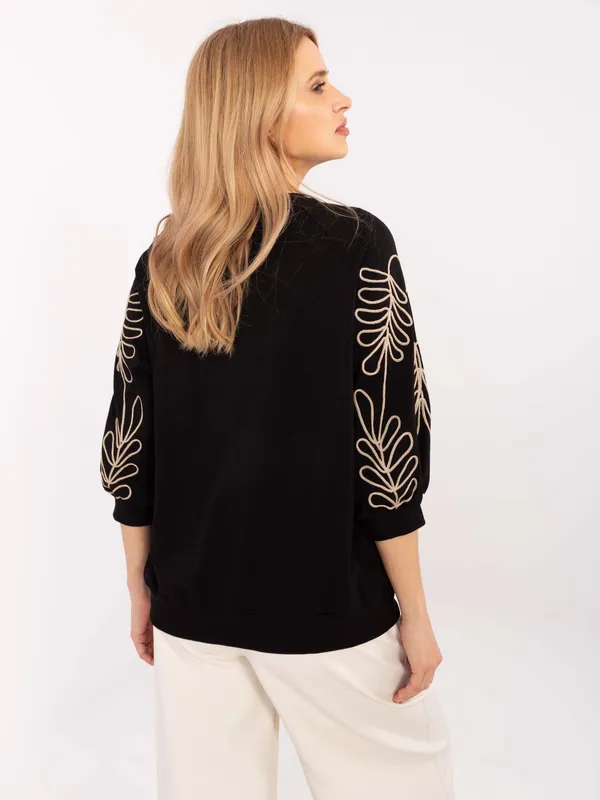 Casualowa bluza z haftowanymi rękawami i kieszenią