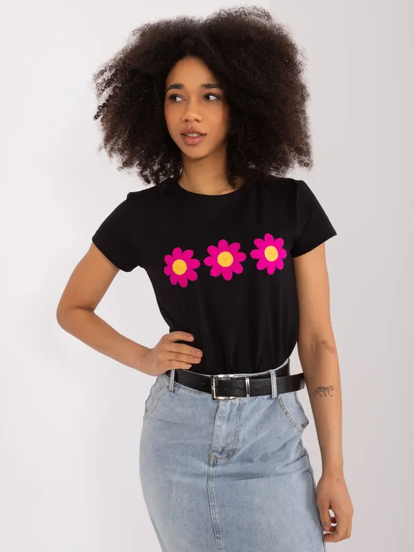 T-shirt z kwiatowym haftem w stylu retro
