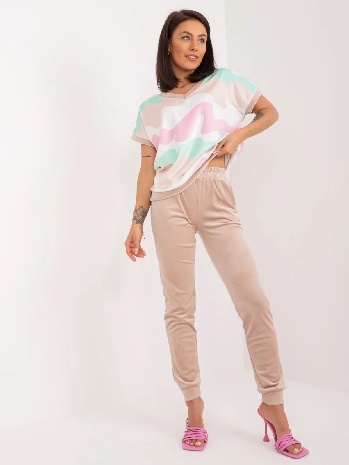 Komplet dwuczęściowy z bluzką o luźnym kroju - zdjęcie 1