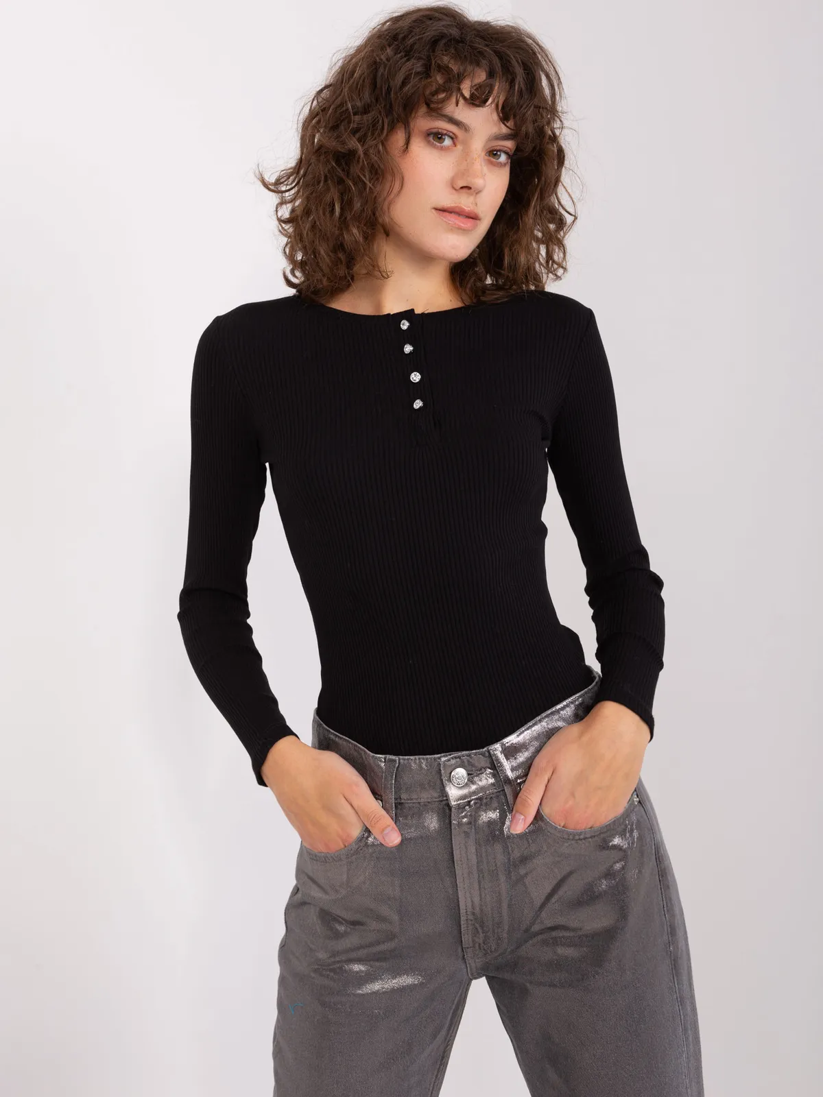 Czarna prążkowana bluzka basic longsleeve - zdjęcie 6