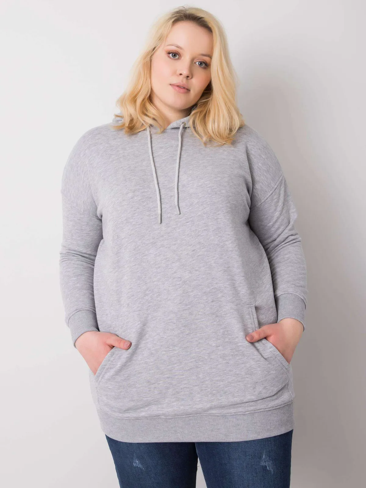 Czarna bawełniana bluza plus size z kapturem - zdjęcie 2