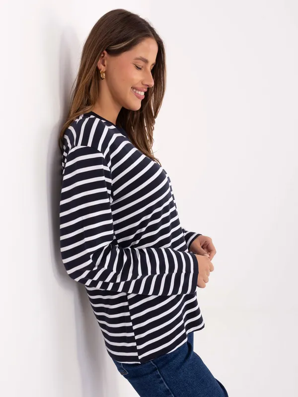 Oversize'owa bluzka w paski z dekoltem V