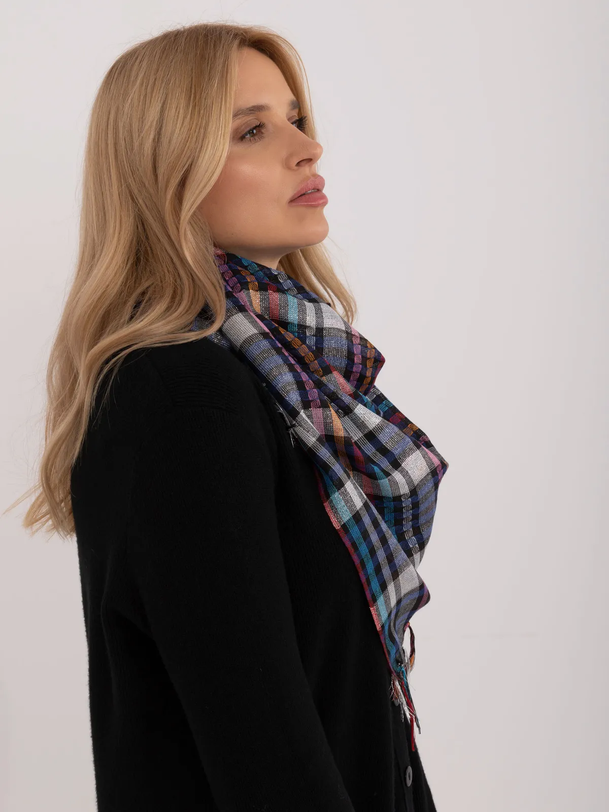 Klasyczna chusta w kratę z frędzlami - zdjęcie 1