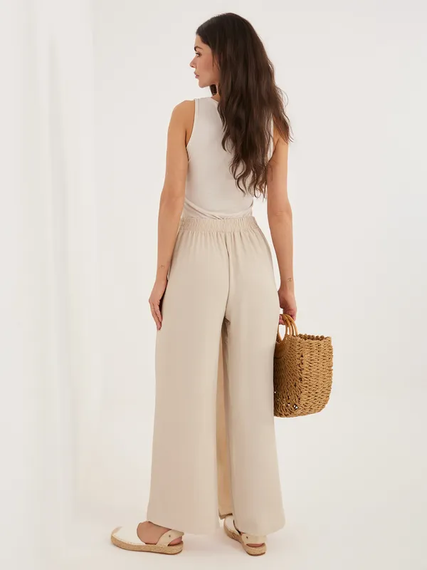 Wygodne spodnie z szerokimi nogawkami na lato - widok 2