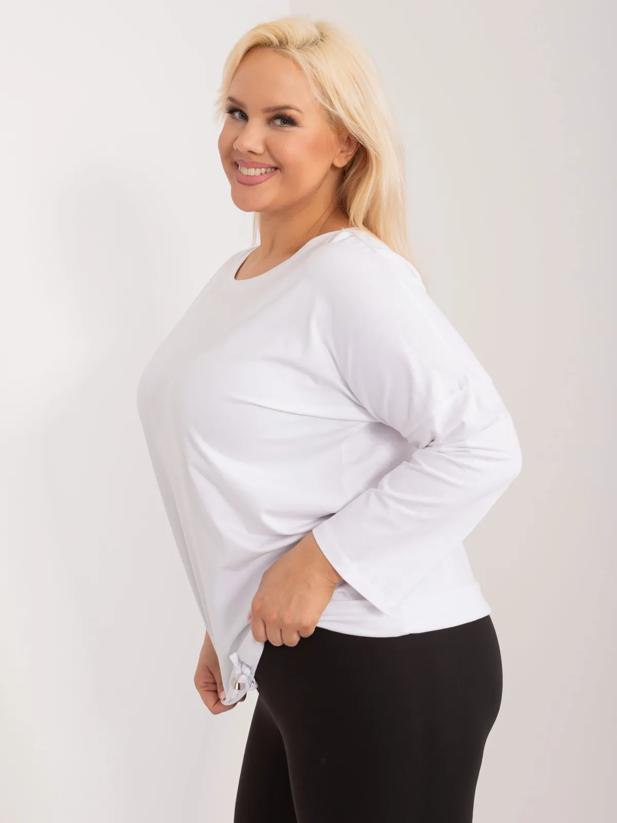 Biała bluzka plus size z bawełny - zdjęcie 4