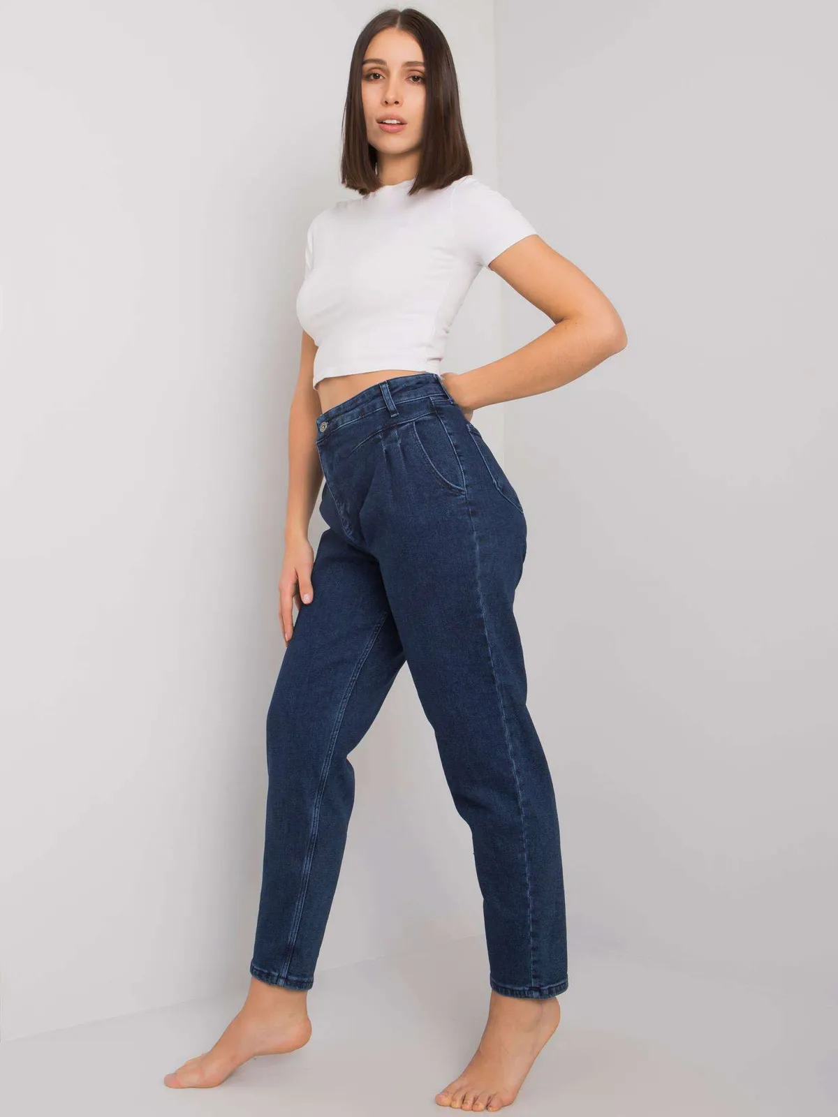 Spodnie typu mom jeans z wysokim stanem - zdjęcie 1