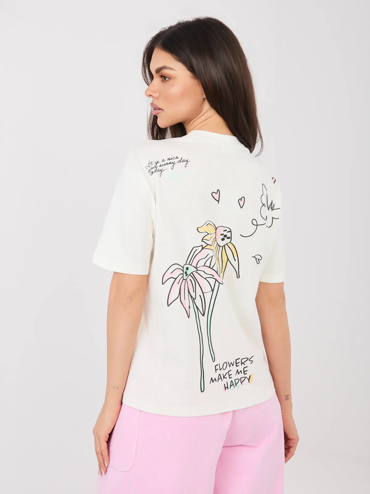 T-shirt oversize z dziewczęcym nadrukiem - zdjęcie 4