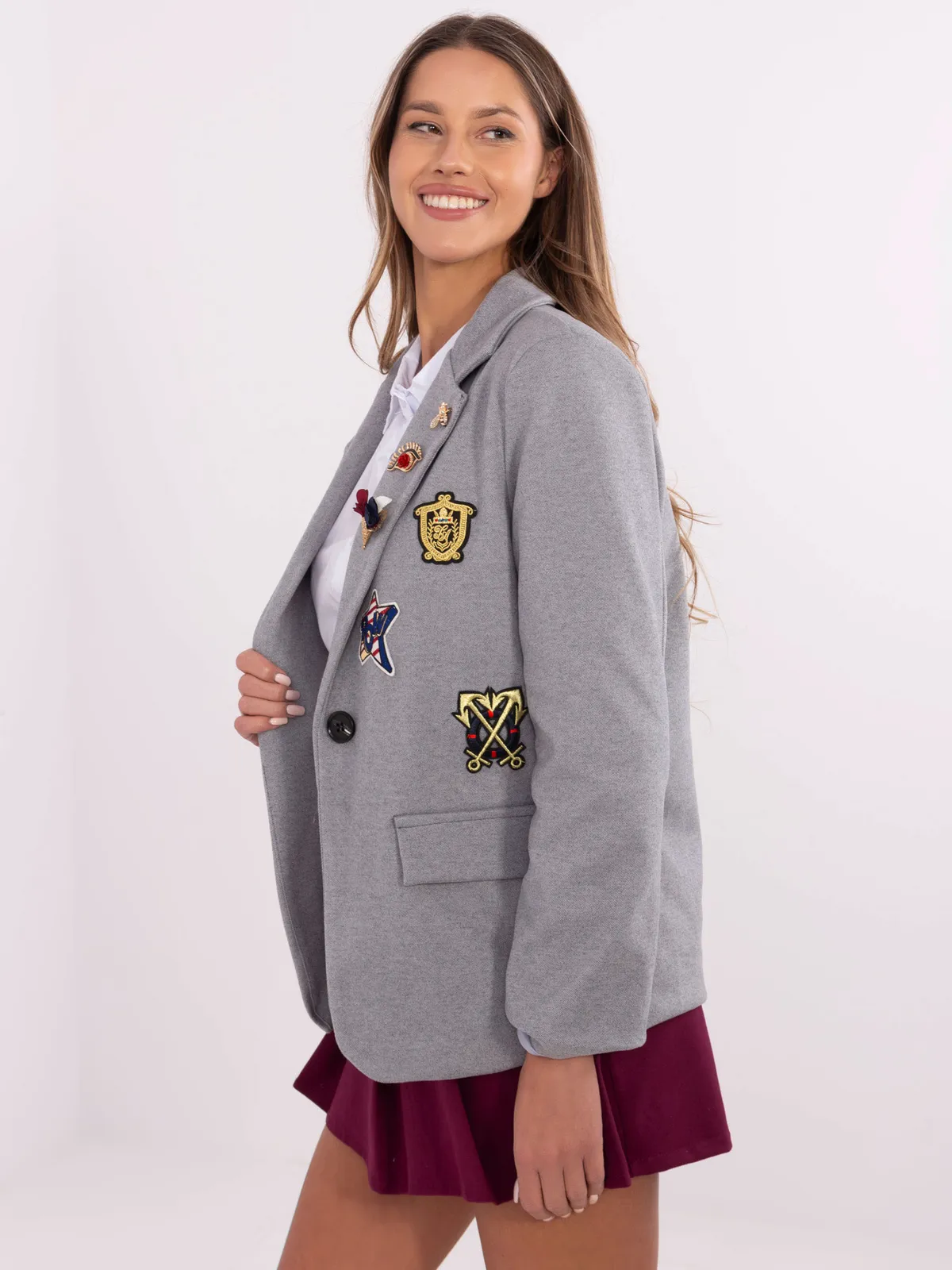 Marynarka casualowa z ozdobnymi naszywkami w stylu college - zdjęcie 1